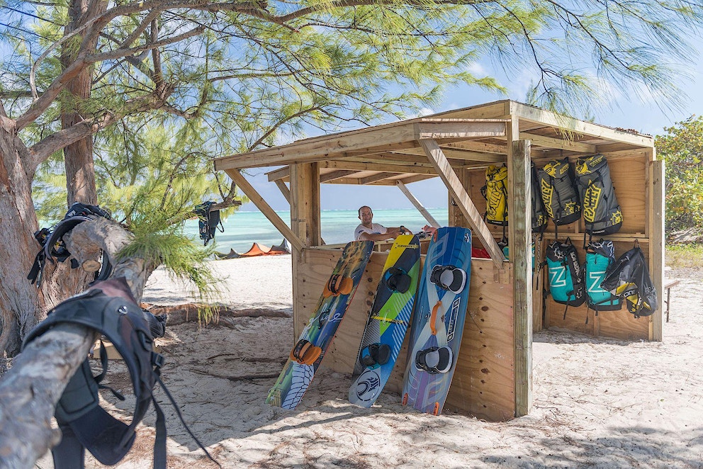 Kitesurfing stand barkers