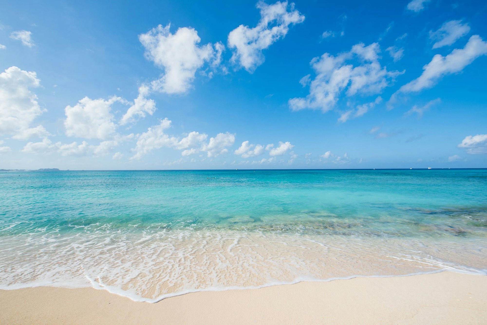Seven mile beach beautiful day clear water
